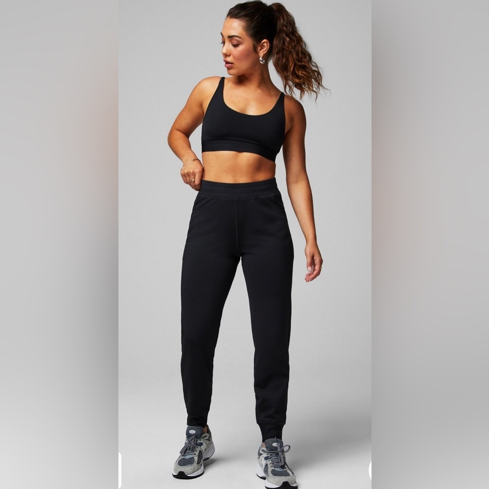 Fabletics High Waisted Cold Weather Pocket Jogger size M